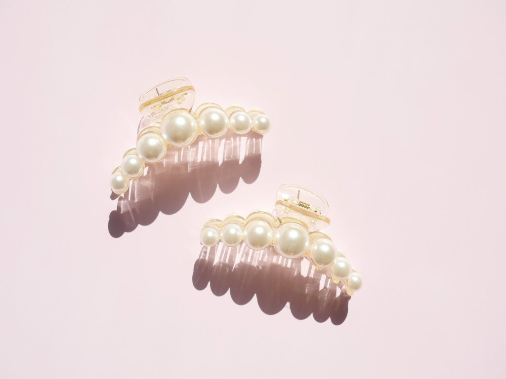 Pearl-Studded Claw