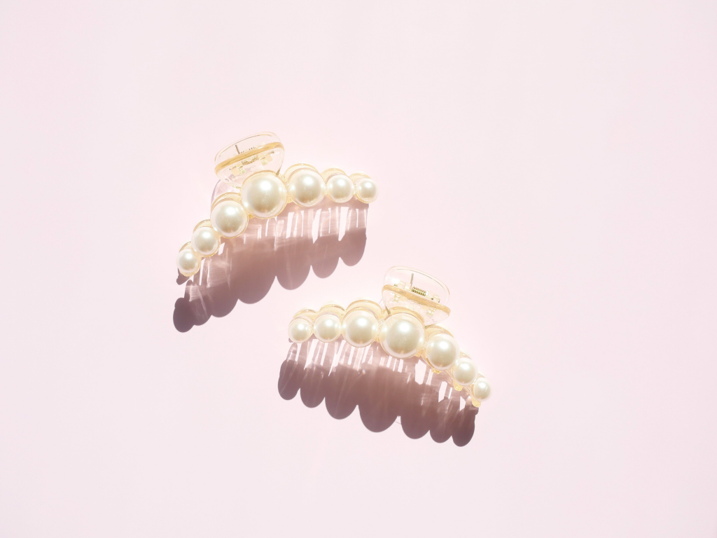 Pearl-Studded Claw