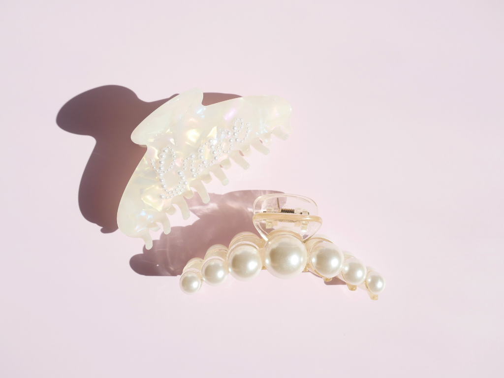 Pearl-Studded Claw